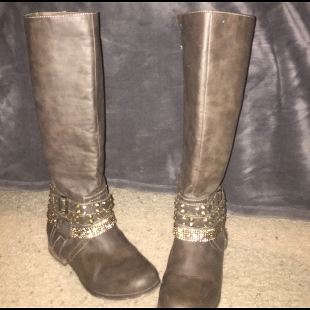 Gorgeous boots from The Buckle